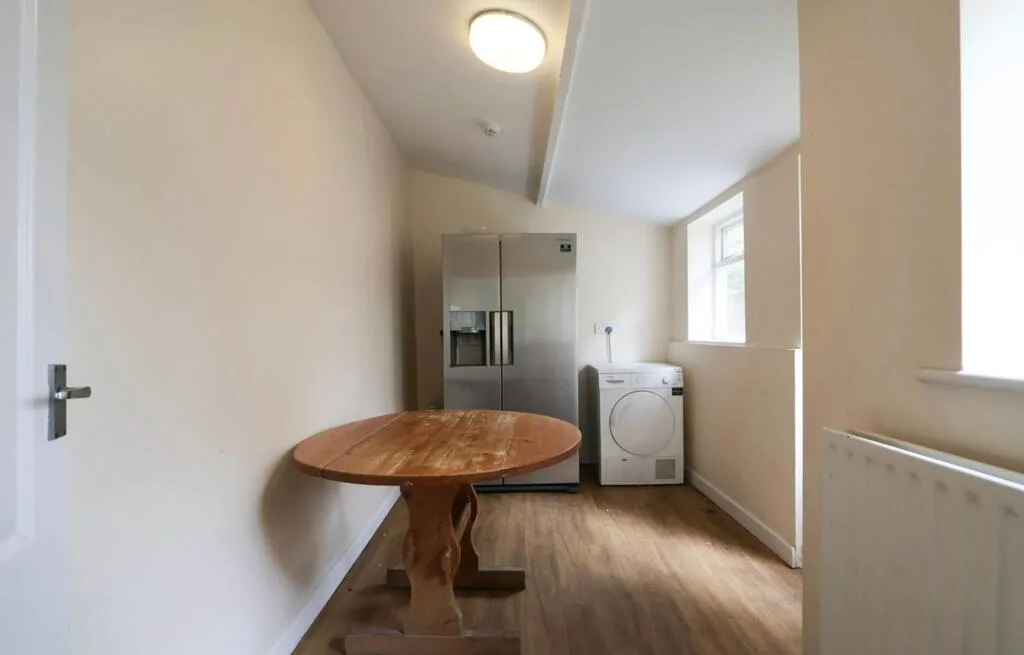 8 bedroom terraced house for rent