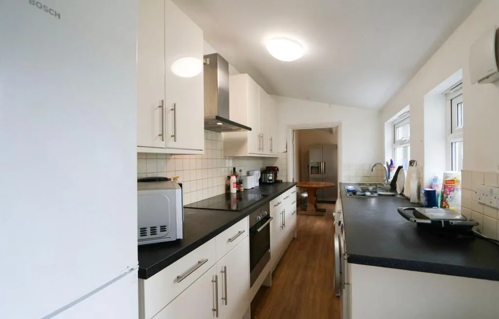 8 bedroom terraced house for rent