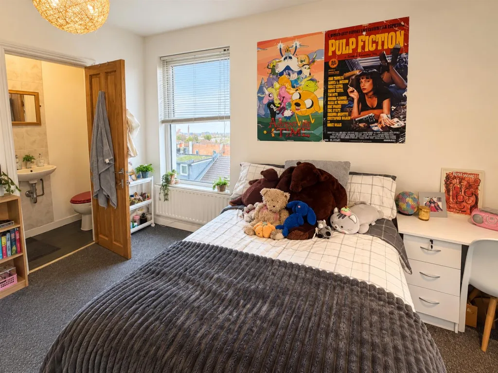 6 bedroom terraced house for rent