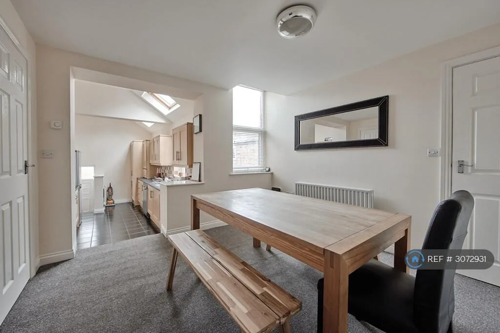6 bedroom maisonette for rent