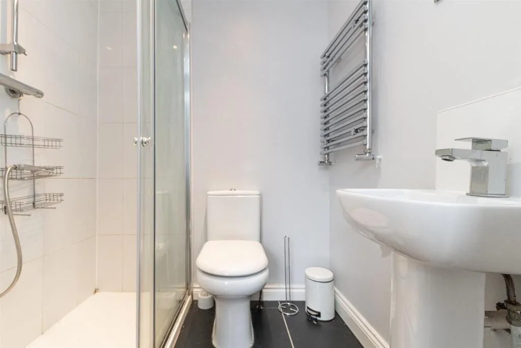 6 bedroom terraced house for rent