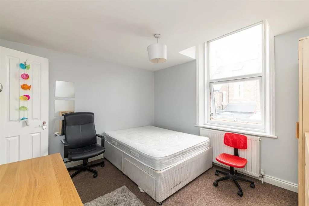 6 bedroom terraced house for rent