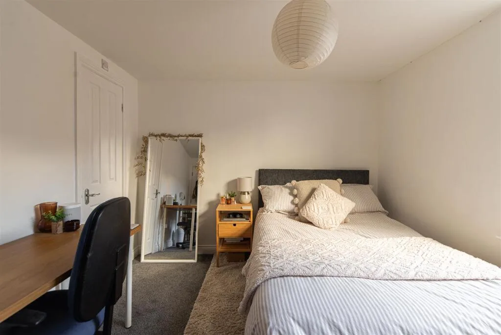 6 bedroom terraced house for rent