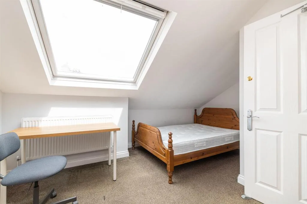 6 bedroom terraced house for rent