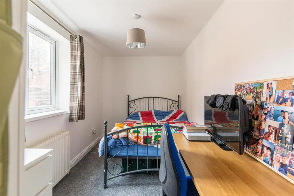 6 bedroom terraced house for rent