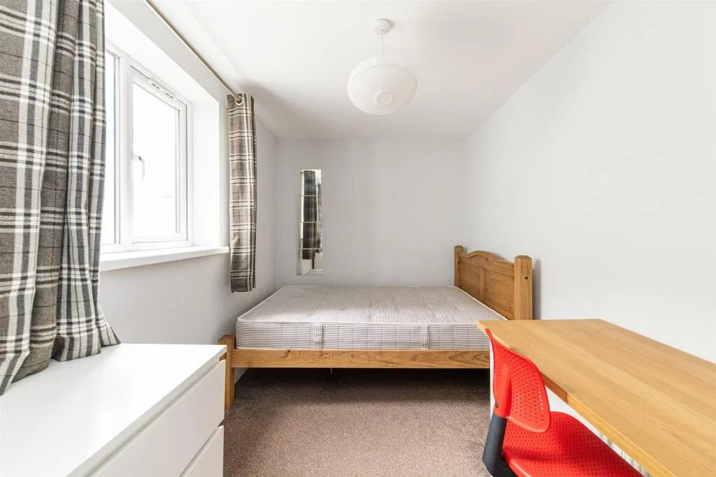 6 bedroom terraced house for rent
