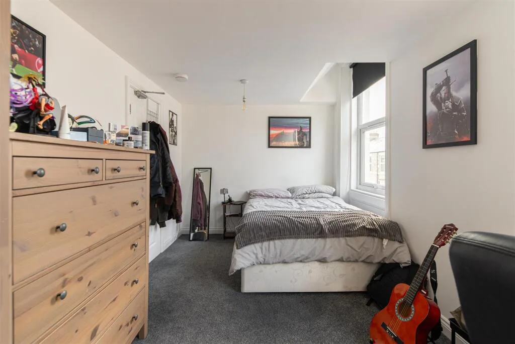 6 bedroom terraced house for rent
