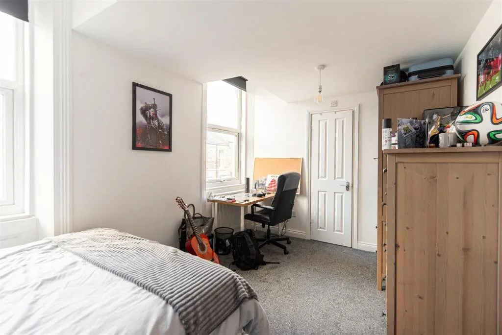 6 bedroom terraced house for rent