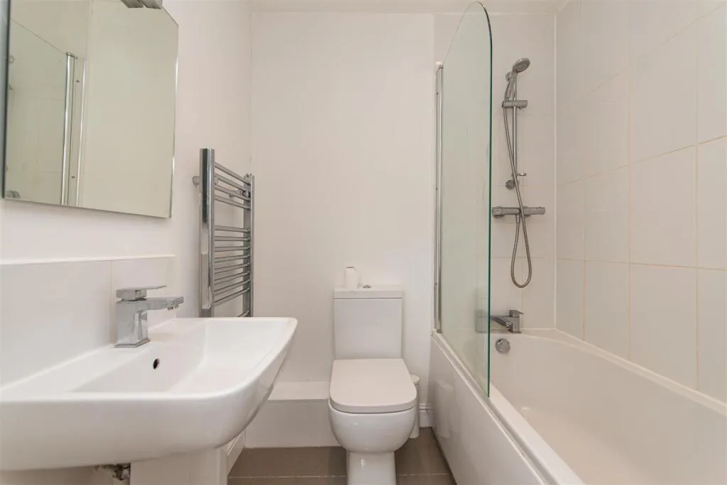 6 bedroom terraced house for rent