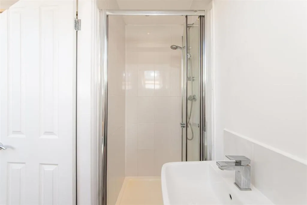 6 bedroom terraced house for rent