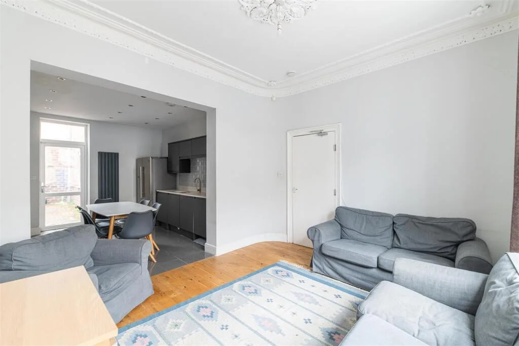 6 bedroom terraced house for rent