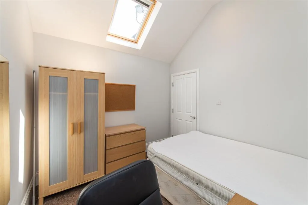 6 bedroom terraced house for rent