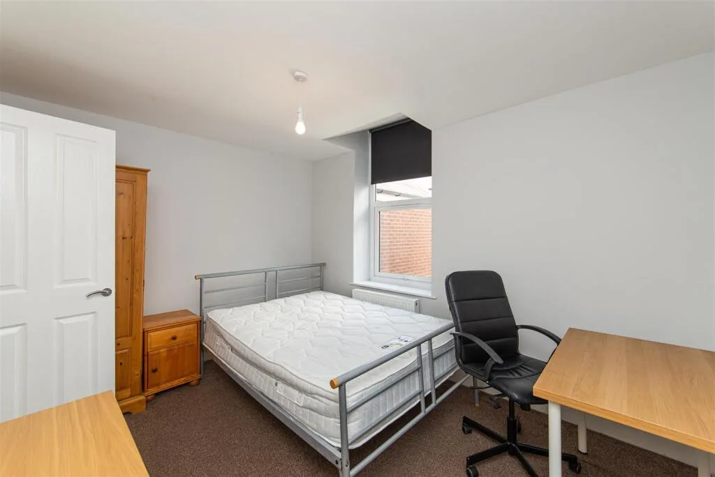 6 bedroom terraced house for rent
