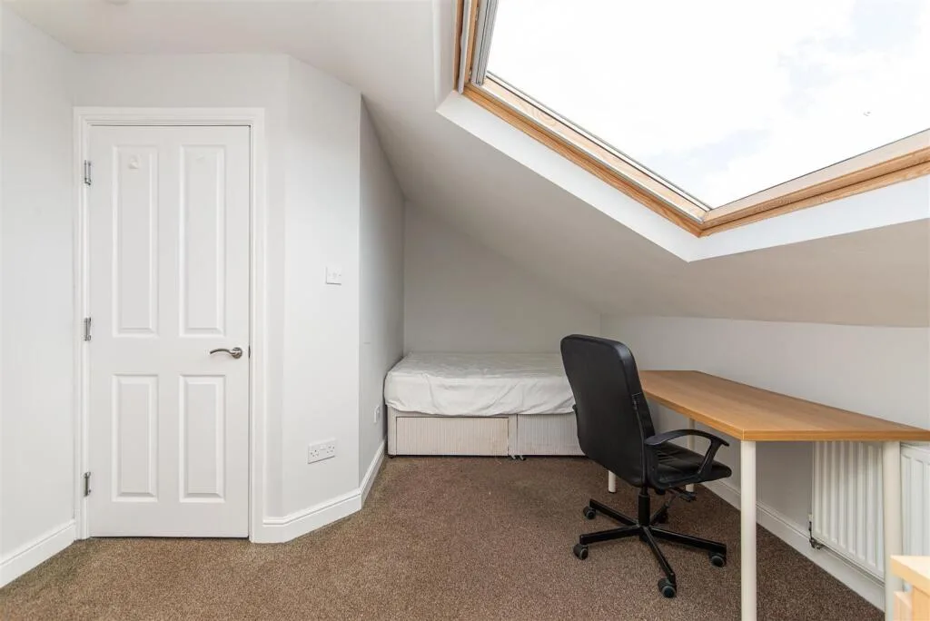 6 bedroom terraced house for rent