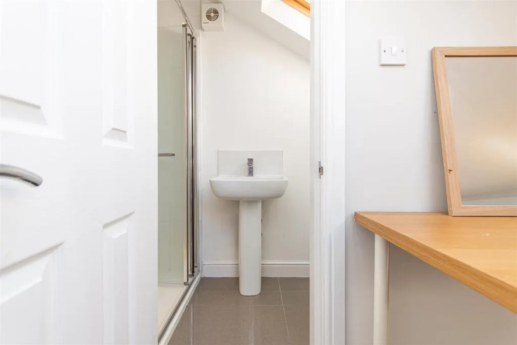 6 bedroom terraced house for rent