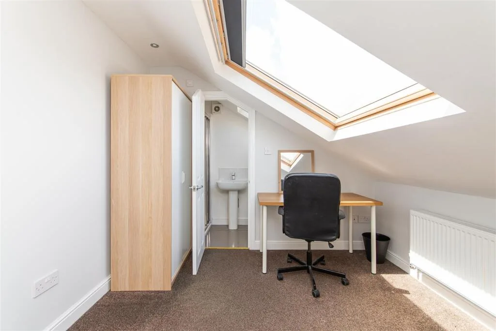 6 bedroom terraced house for rent