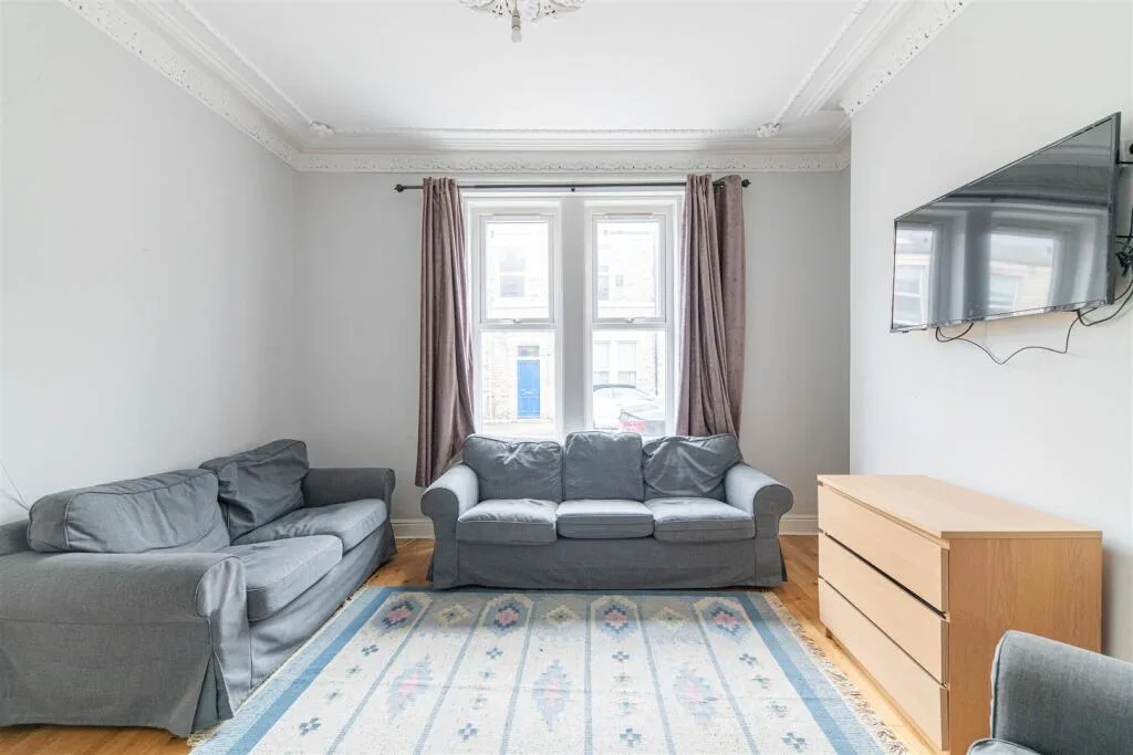 6 bedroom terraced house for rent