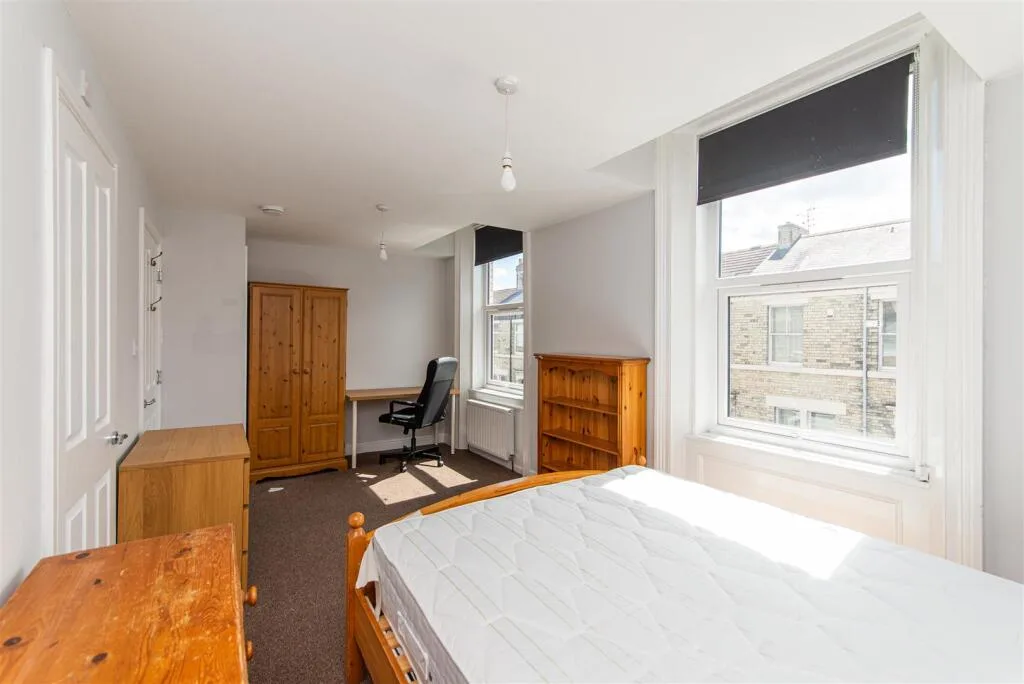6 bedroom terraced house for rent