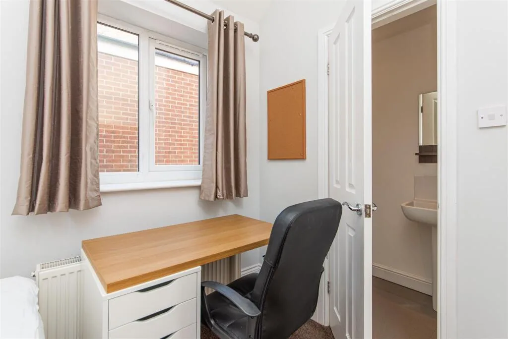6 bedroom terraced house for rent
