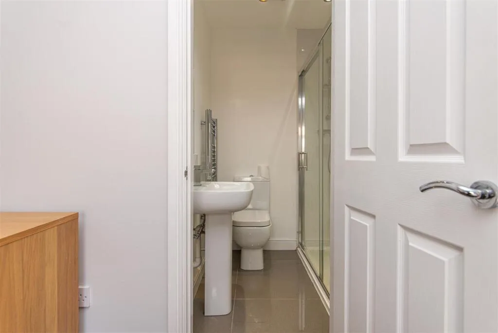 6 bedroom terraced house for rent