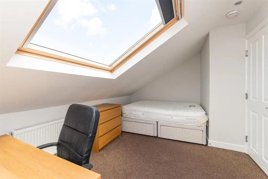 6 bedroom terraced house for rent