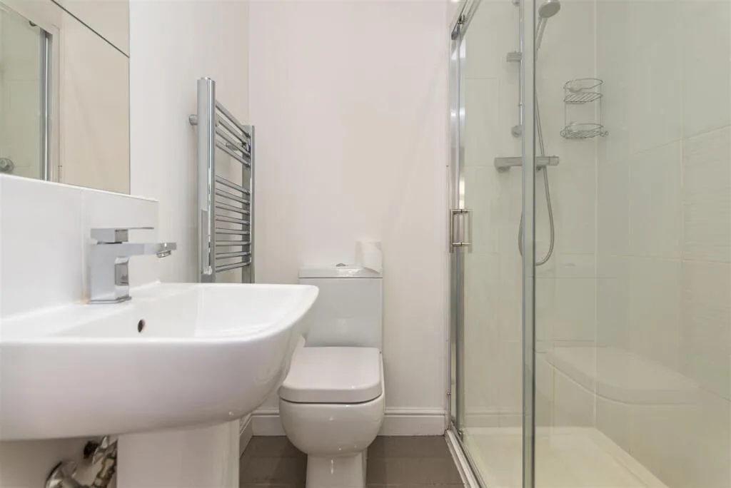 6 bedroom terraced house for rent