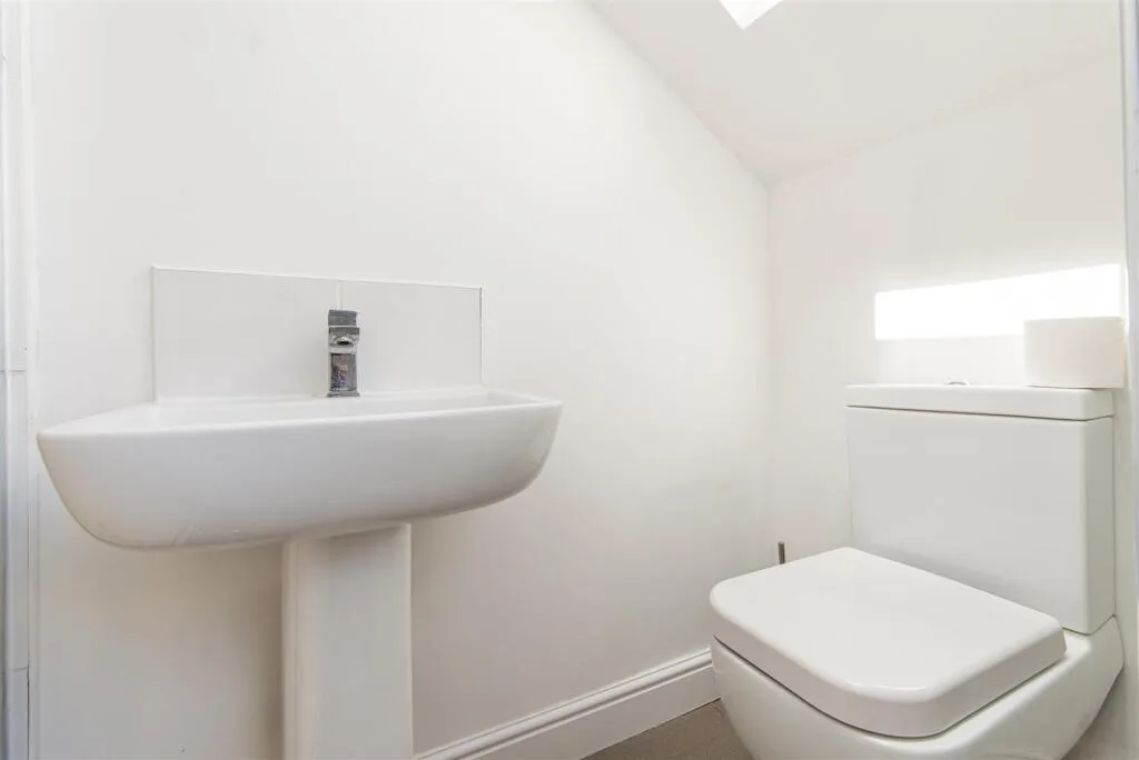 6 bedroom terraced house for rent