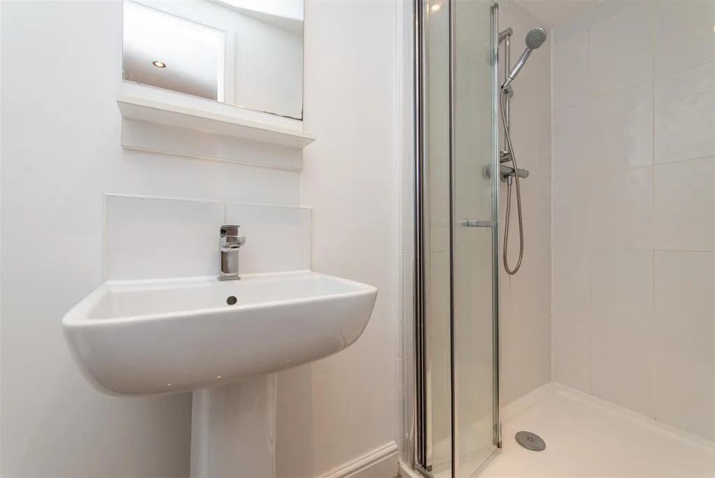 6 bedroom terraced house for rent