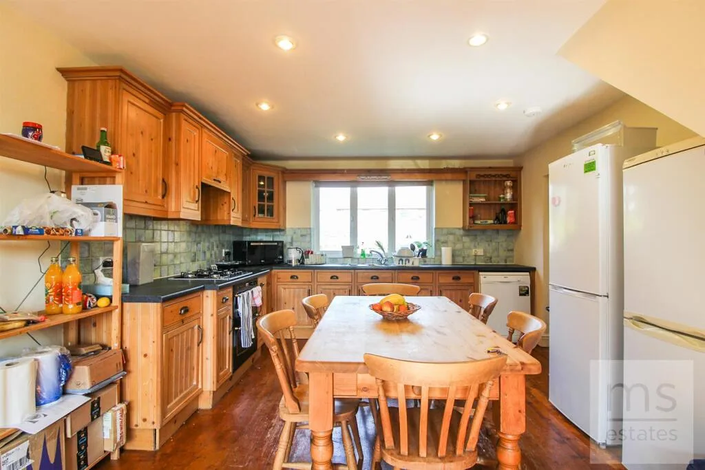 4 bedroom terraced house for rent