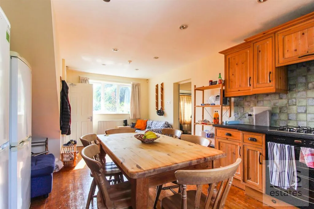 4 bedroom terraced house for rent