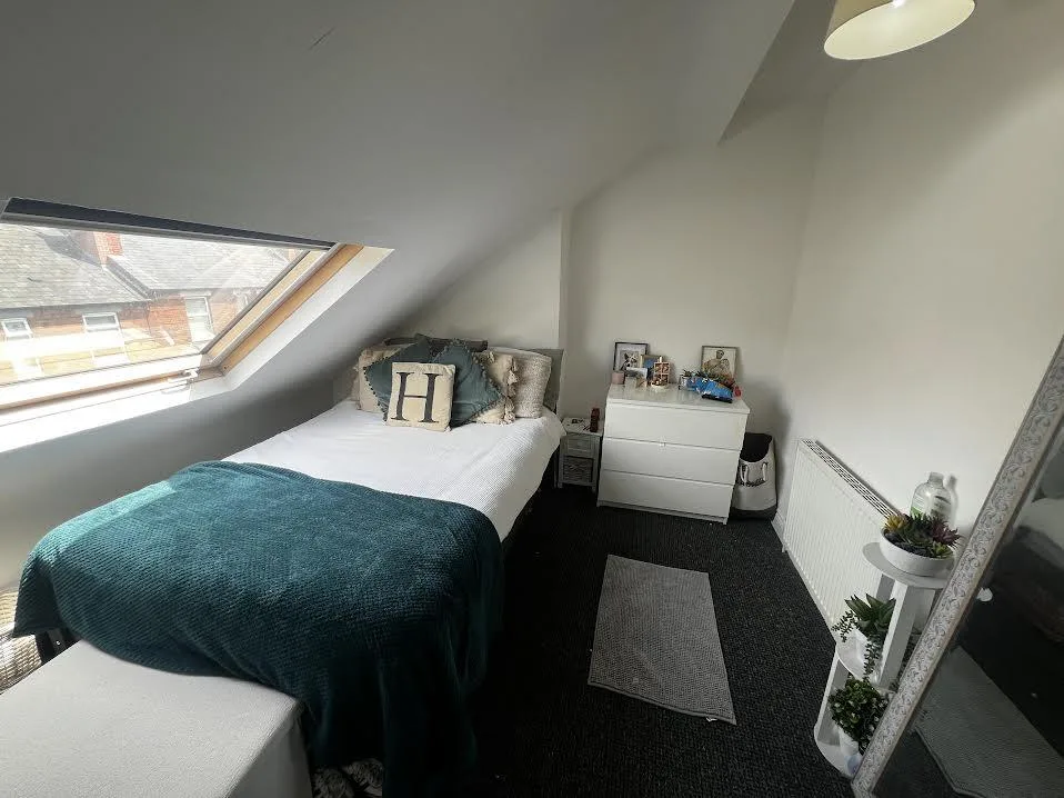 6 bedroom end of terrace house for rent