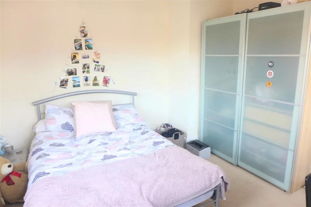 5 bedroom detached house for rent