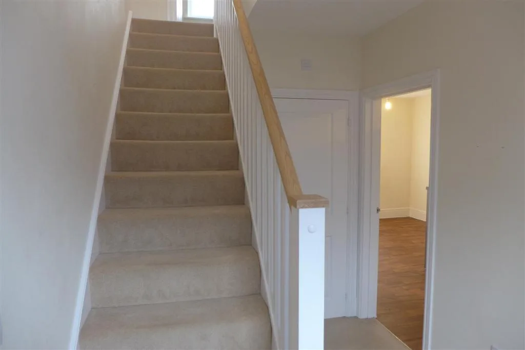 5 bedroom detached house for rent