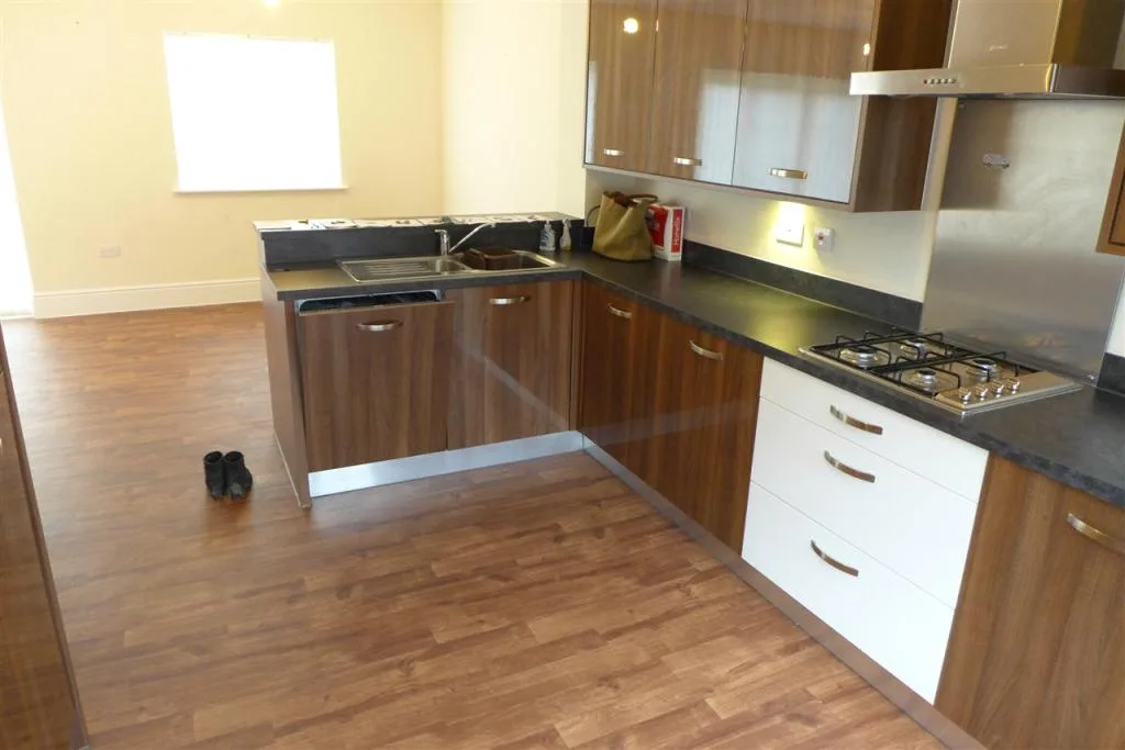 5 bedroom detached house for rent