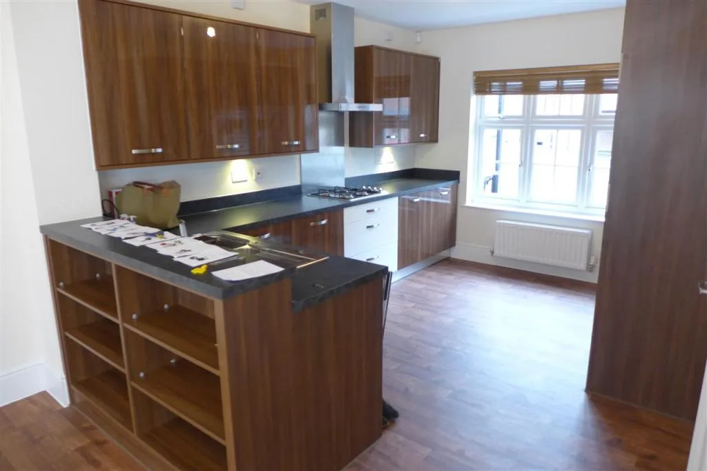 5 bedroom detached house for rent