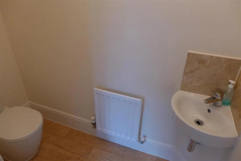 5 bedroom detached house for rent