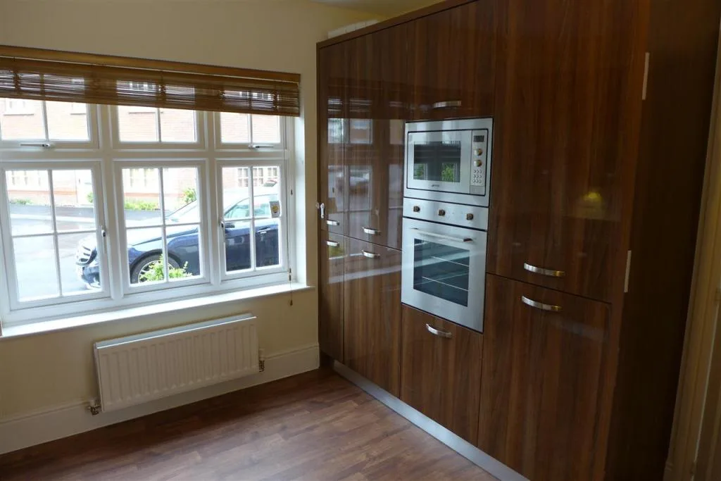 5 bedroom detached house for rent