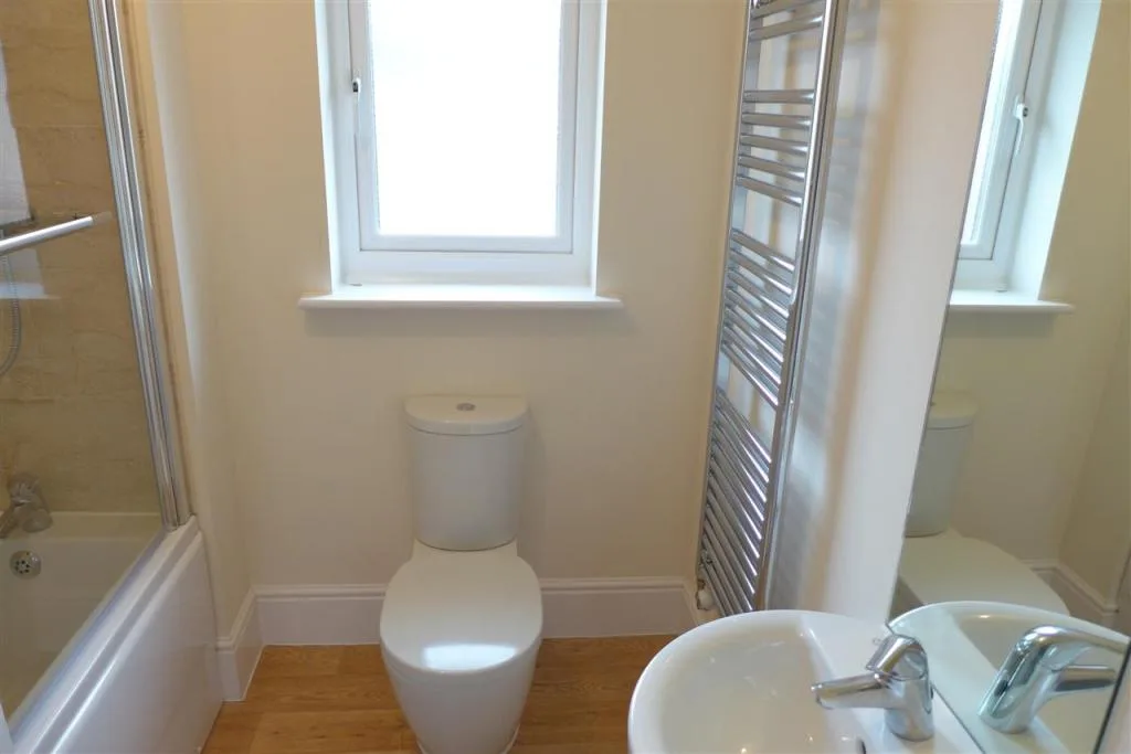 5 bedroom detached house for rent