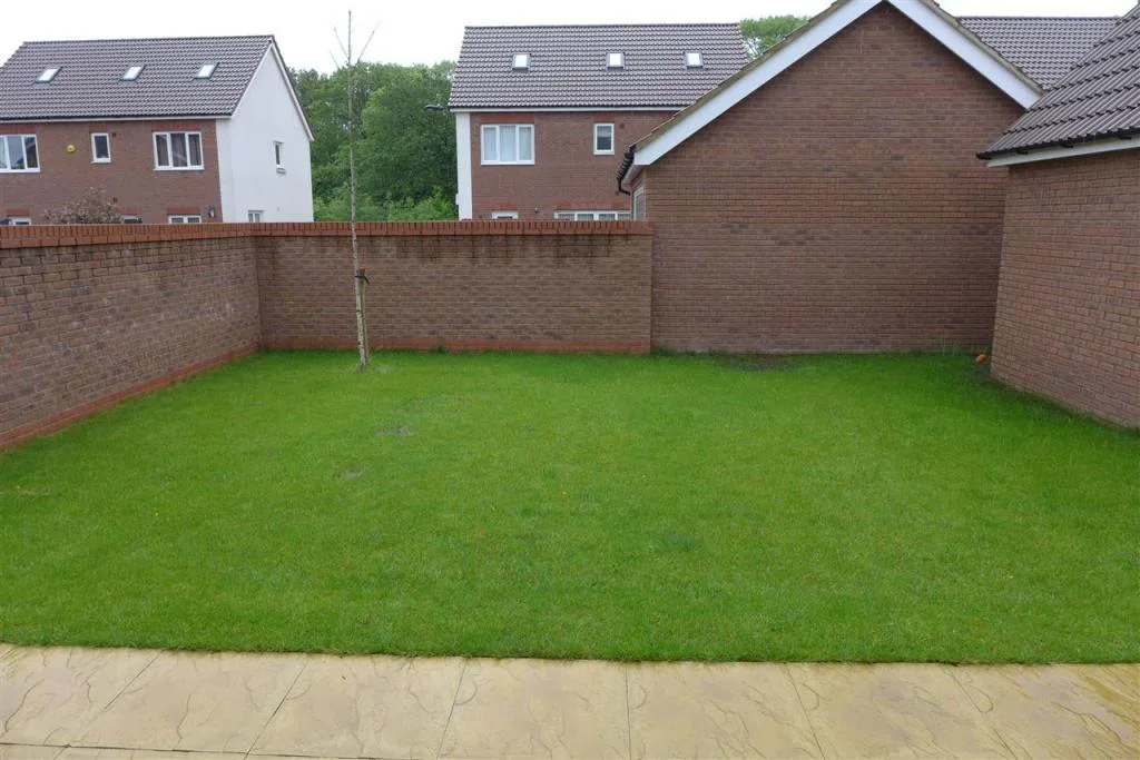 5 bedroom detached house for rent