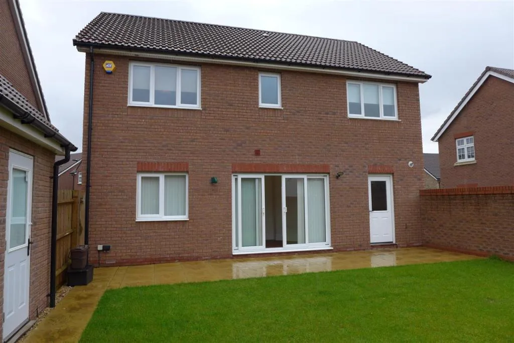 5 bedroom detached house for rent
