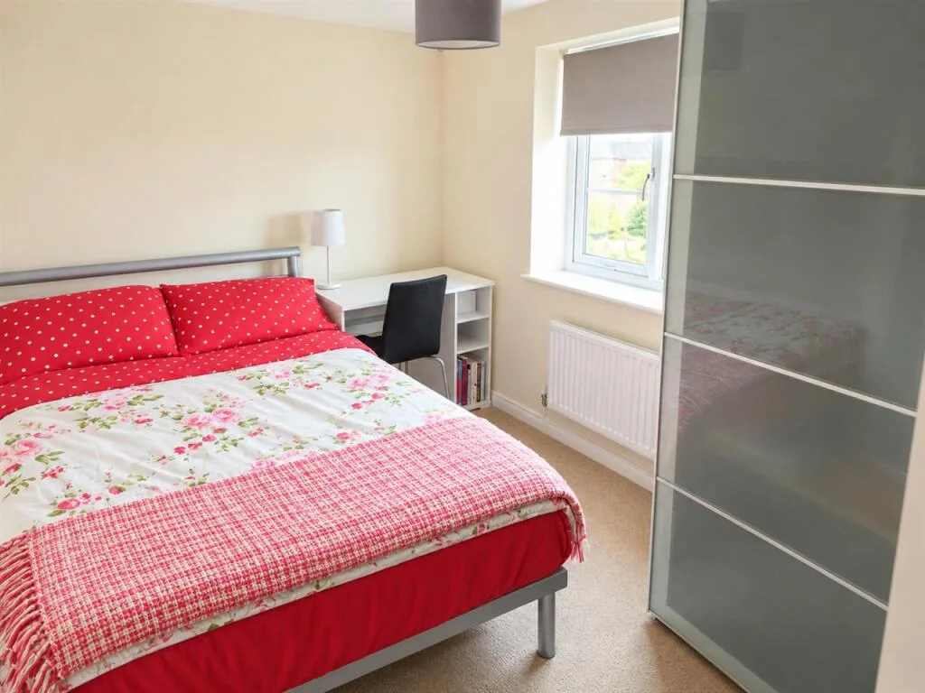 5 bedroom detached house for rent