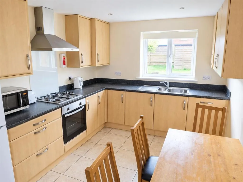 5 bedroom detached house for rent