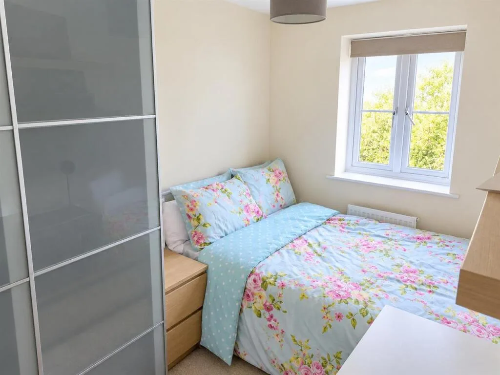 5 bedroom detached house for rent