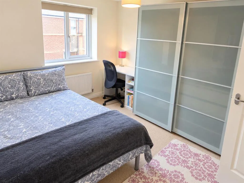 5 bedroom detached house for rent