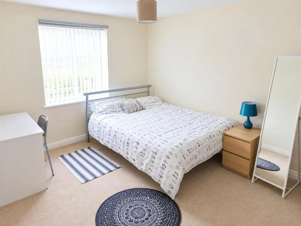 5 bedroom detached house for rent