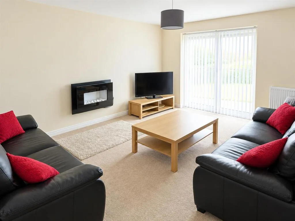 5 bedroom detached house for rent
