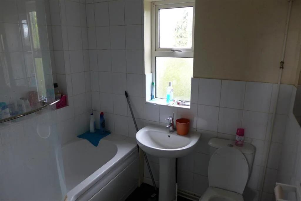 6 bedroom semi-detached house for rent