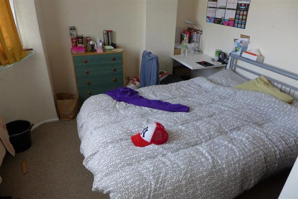 6 bedroom semi-detached house for rent
