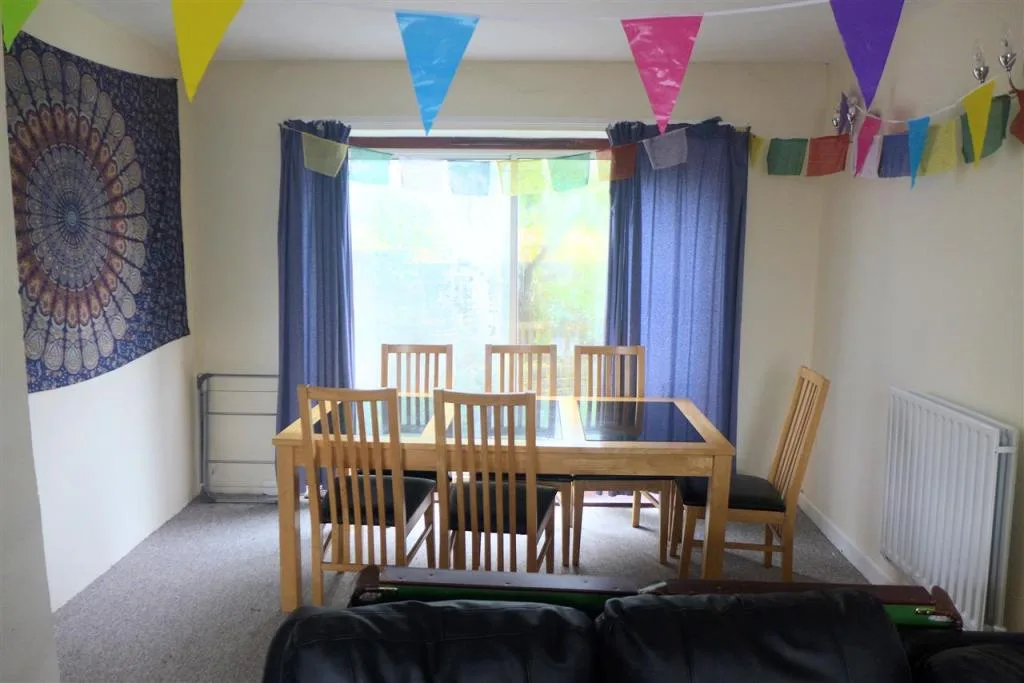 6 bedroom semi-detached house for rent