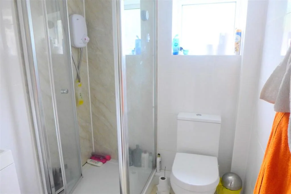 6 bedroom semi-detached house for rent